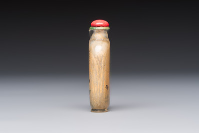 A Chinese inside-painted glass snuff bottle with insects, signed Bi Rongjiu 畢榮九, dated 1899