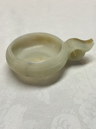 A Chinese archaistic celadon jade handled cup, 'Yi 匜', 17/18th C.
