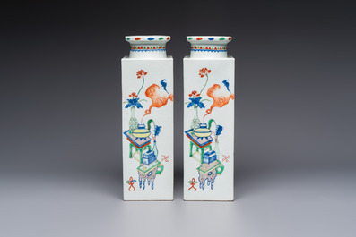 A pair of Chinese famille verte 'Antiquities' square vases, 19th C.