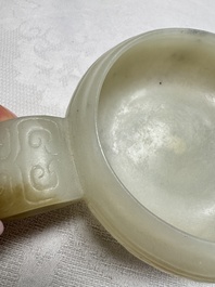 A Chinese archaistic celadon jade handled cup, 'Yi 匜', 17/18th C.