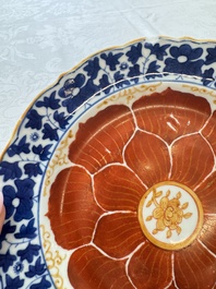 Five Chinese iron-red, blue and white plates with floral design, Qianlong/Jiaqing