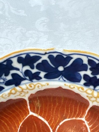 Five Chinese iron-red, blue and white plates with floral design, Qianlong/Jiaqing