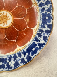 Five Chinese iron-red, blue and white plates with floral design, Qianlong/Jiaqing