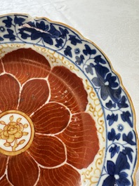 Five Chinese iron-red, blue and white plates with floral design, Qianlong/Jiaqing