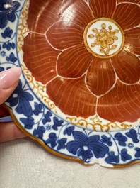 Five Chinese iron-red, blue and white plates with floral design, Qianlong/Jiaqing