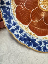 Five Chinese iron-red, blue and white plates with floral design, Qianlong/Jiaqing