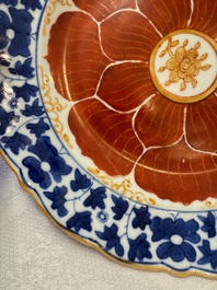 Five Chinese iron-red, blue and white plates with floral design, Qianlong/Jiaqing