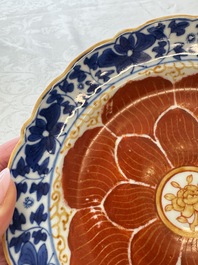 Five Chinese iron-red, blue and white plates with floral design, Qianlong/Jiaqing