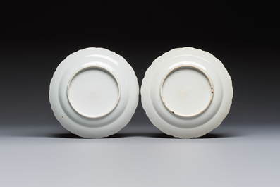 Five Chinese iron-red, blue and white plates with floral design, Qianlong/Jiaqing