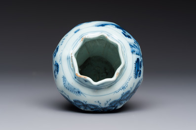 A blue and white Dutch Delft covered vase and two polychrome plates, 17/18th C.