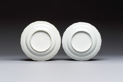 Five Chinese iron-red, blue and white plates with floral design, Qianlong/Jiaqing