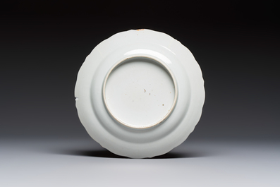 Five Chinese iron-red, blue and white plates with floral design, Qianlong/Jiaqing
