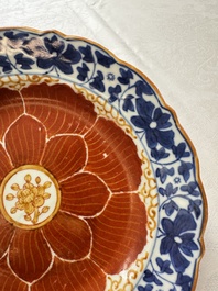 Five Chinese iron-red, blue and white plates with floral design, Qianlong/Jiaqing