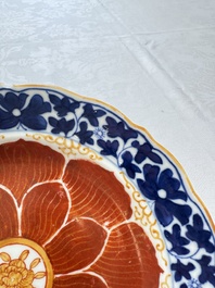 Five Chinese iron-red, blue and white plates with floral design, Qianlong/Jiaqing