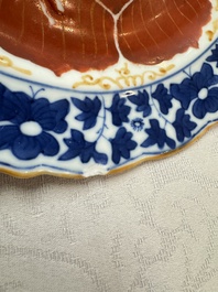 Five Chinese iron-red, blue and white plates with floral design, Qianlong/Jiaqing