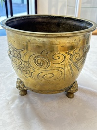 A large Chinese bronze 'Dragon' tripod censer, 19th C.