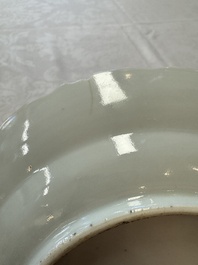 Five Chinese iron-red, blue and white plates with floral design, Qianlong/Jiaqing