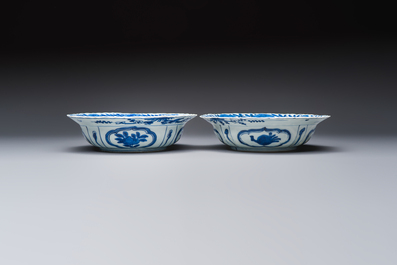 A pair of Chinese blue and white 'Klapmuts' bowls with deer design, Wanli