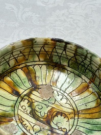 An Italian incised slipware footed bowl, 16/17th C.