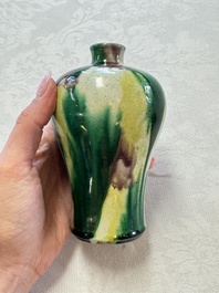 A Chinese sancai-glazed 'Meiping' vase on a wooden stand, 19th C.