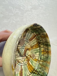 An Italian incised slipware footed bowl, 16/17th C.