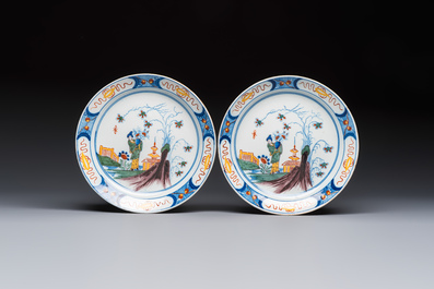 A blue and white Dutch Delft covered vase and two polychrome plates, 17/18th C.