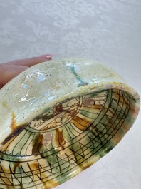 An Italian incised slipware footed bowl, 16/17th C.
