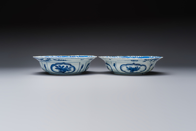 A pair of Chinese blue and white 'Klapmuts' bowls with deer design, Wanli