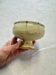 An Italian incised slipware footed bowl, 16/17th C.