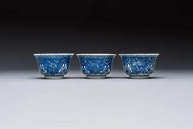 11 Chinese blue and white cups and 10 saucers, Kangxi and jade marks, 18/19th C.