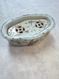 Two Chinese coral-red-ground covered bowls and a famille rose covered cricket box, Zhang Yihe 張義和 and Gong Hesheng 龔和盛 marks, 19th C.