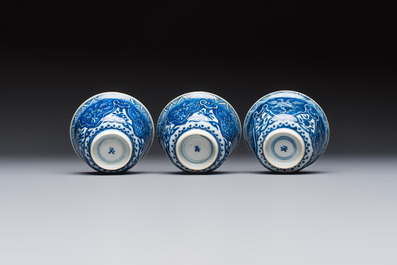 11 Chinese blue and white cups and 10 saucers, Kangxi and jade marks, 18/19th C.