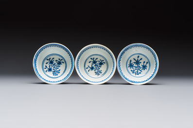 11 Chinese blue and white cups and 10 saucers, Kangxi and jade marks, 18/19th C.