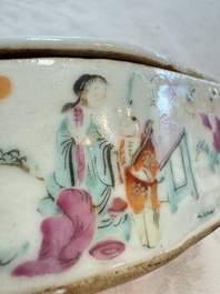 Two Chinese coral-red-ground covered bowls and a famille rose covered cricket box, Zhang Yihe 張義和 and Gong Hesheng 龔和盛 marks, 19th C.