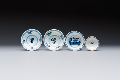 11 Chinese blue and white cups and 10 saucers, Kangxi and jade marks, 18/19th C.