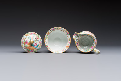 A Chinese Canton famille rose 20-piece tea service with figural design, 19th C.