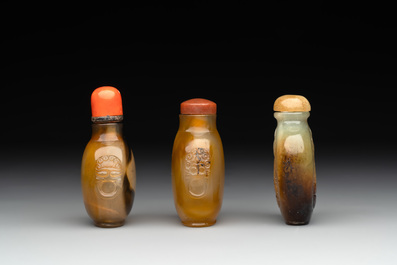 Six various Chinese agate, jade and glass snuff bottles, 19/20th C.