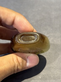 Six various Chinese agate, jade and glass snuff bottles, 19/20th C.