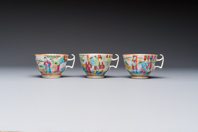 A Chinese Canton famille rose 20-piece tea service with figural design, 19th C.
