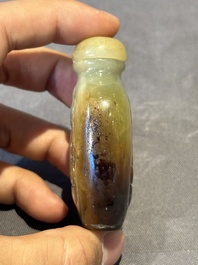 Six various Chinese agate, jade and glass snuff bottles, 19/20th C.