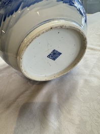 A Chinese blue and white 'Monkeys' vase, Man Tang Fu Ji 滿堂福記 mark, 19th C.