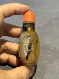 Six various Chinese agate, jade and glass snuff bottles, 19/20th C.
