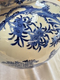 A Chinese blue and white 'Monkeys' vase, Man Tang Fu Ji 滿堂福記 mark, 19th C.