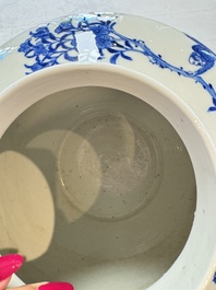 A Chinese blue and white 'Monkeys' vase, Man Tang Fu Ji 滿堂福記 mark, 19th C.