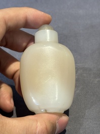 Six various Chinese agate, jade and glass snuff bottles, 19/20th C.