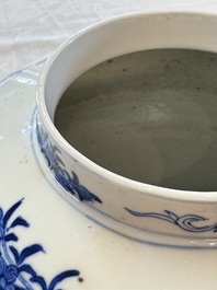 A Chinese blue and white 'Monkeys' vase, Man Tang Fu Ji 滿堂福記 mark, 19th C.