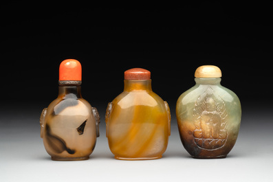 Six various Chinese agate, jade and glass snuff bottles, 19/20th C.