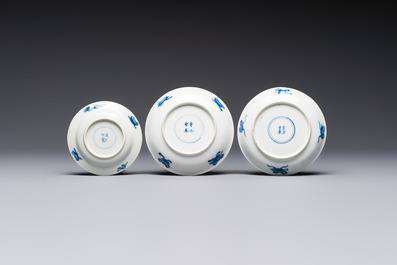 23 Chinese blue and white saucers with figural design, Yongzheng/Kangxi