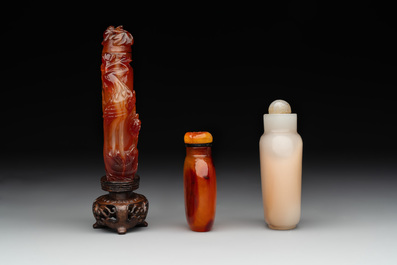 Six various Chinese agate, jade and glass snuff bottles, 19/20th C.