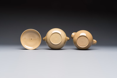 A 24-piece English Spode mocha-ground and gilt coffee and tea service, 19th C.